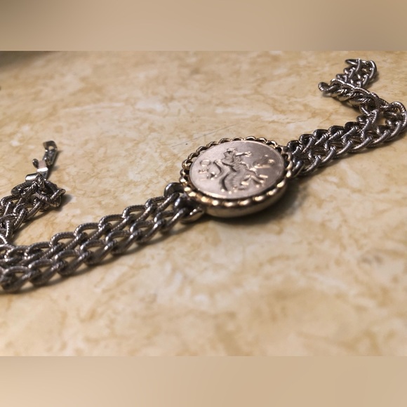 Custom Designed Creations Leo Clasp Bracelet - Picture 2 of 4